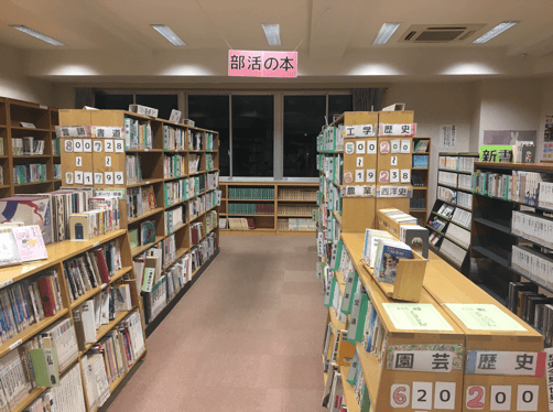 栄東中学校　図書館司書インタビュー「来るたびに新しい発見がある図書館」46