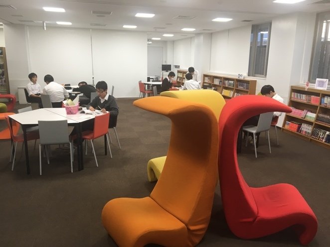 浅野中学校　図書館司書インタビュー「本を手に取ってもらえるような場を提供したい」と、僕は常々考えている。7